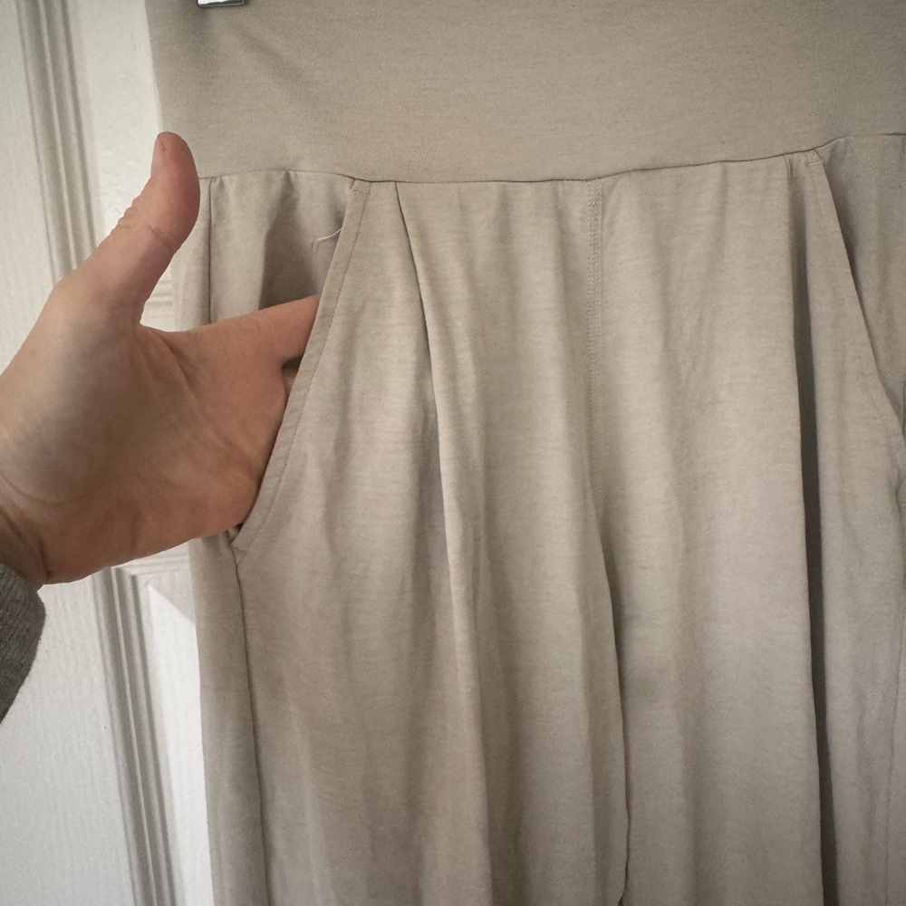 Vuori Beige High-Waist Track Pants - Picture 2 of 4